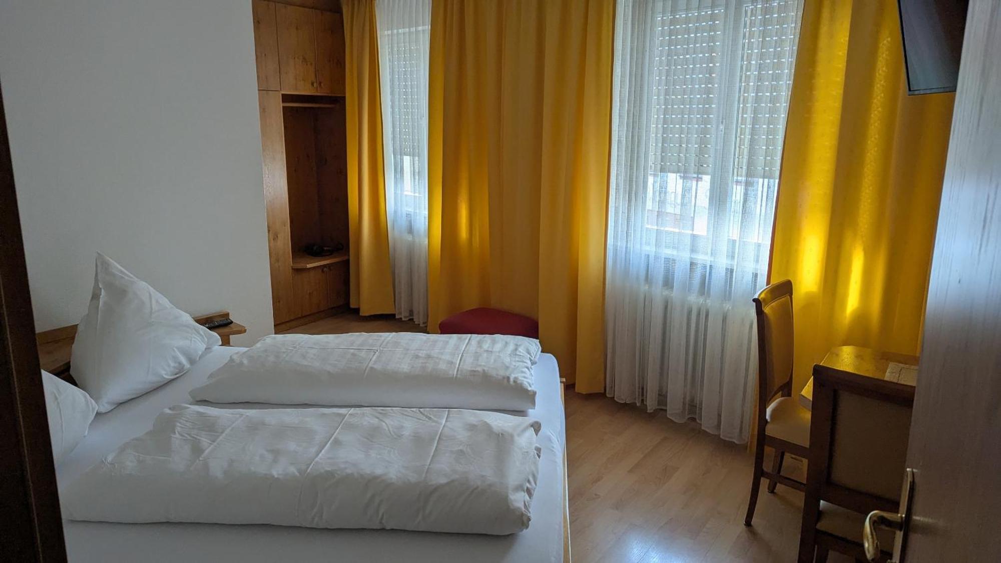 Gasthof Hotel Rose Obereisenheim Room photo