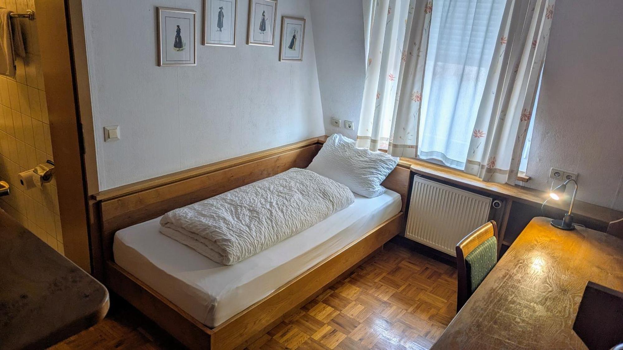 Gasthof Hotel Rose Obereisenheim Room photo