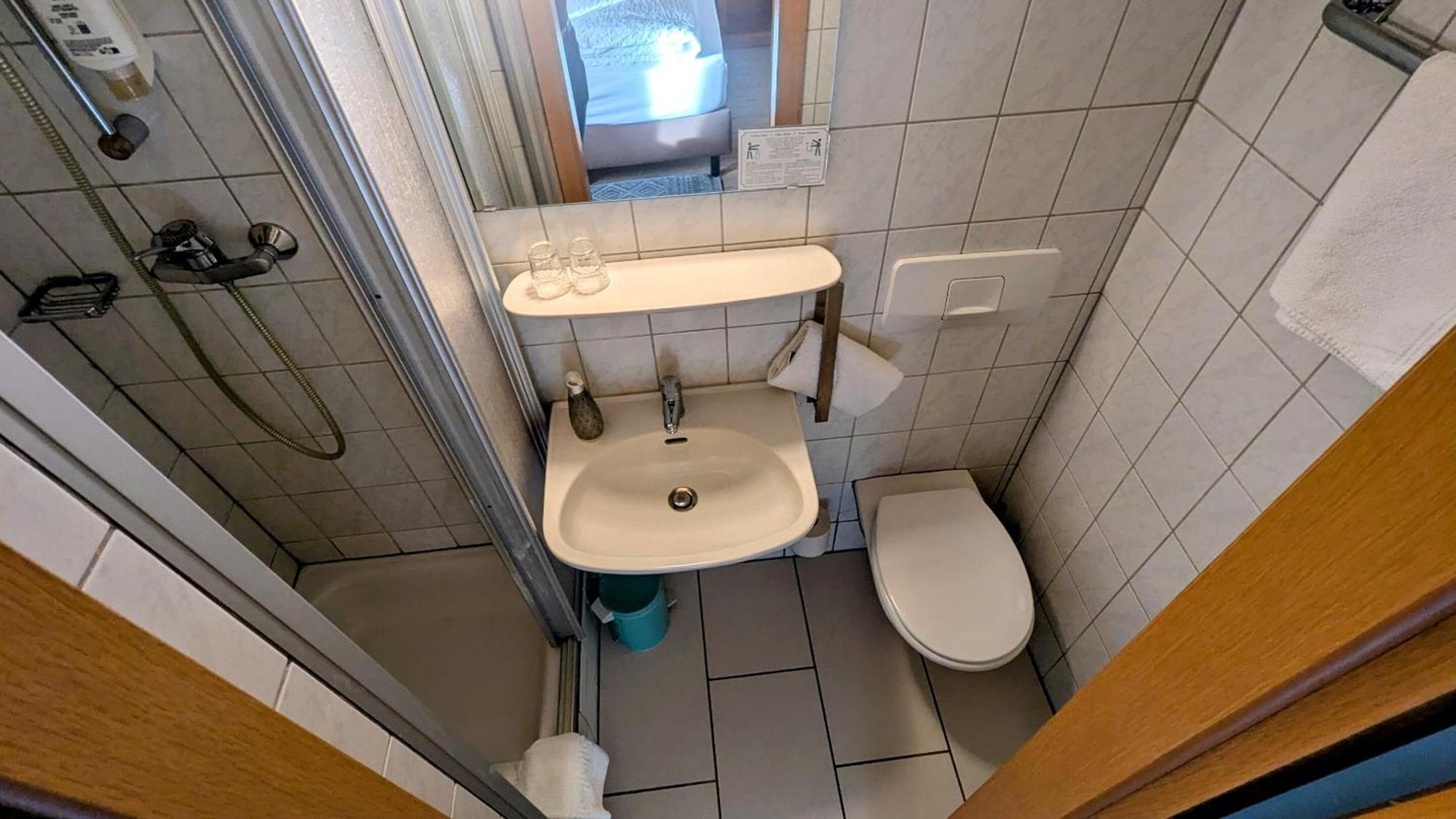 Gasthof Hotel Rose Obereisenheim Room photo